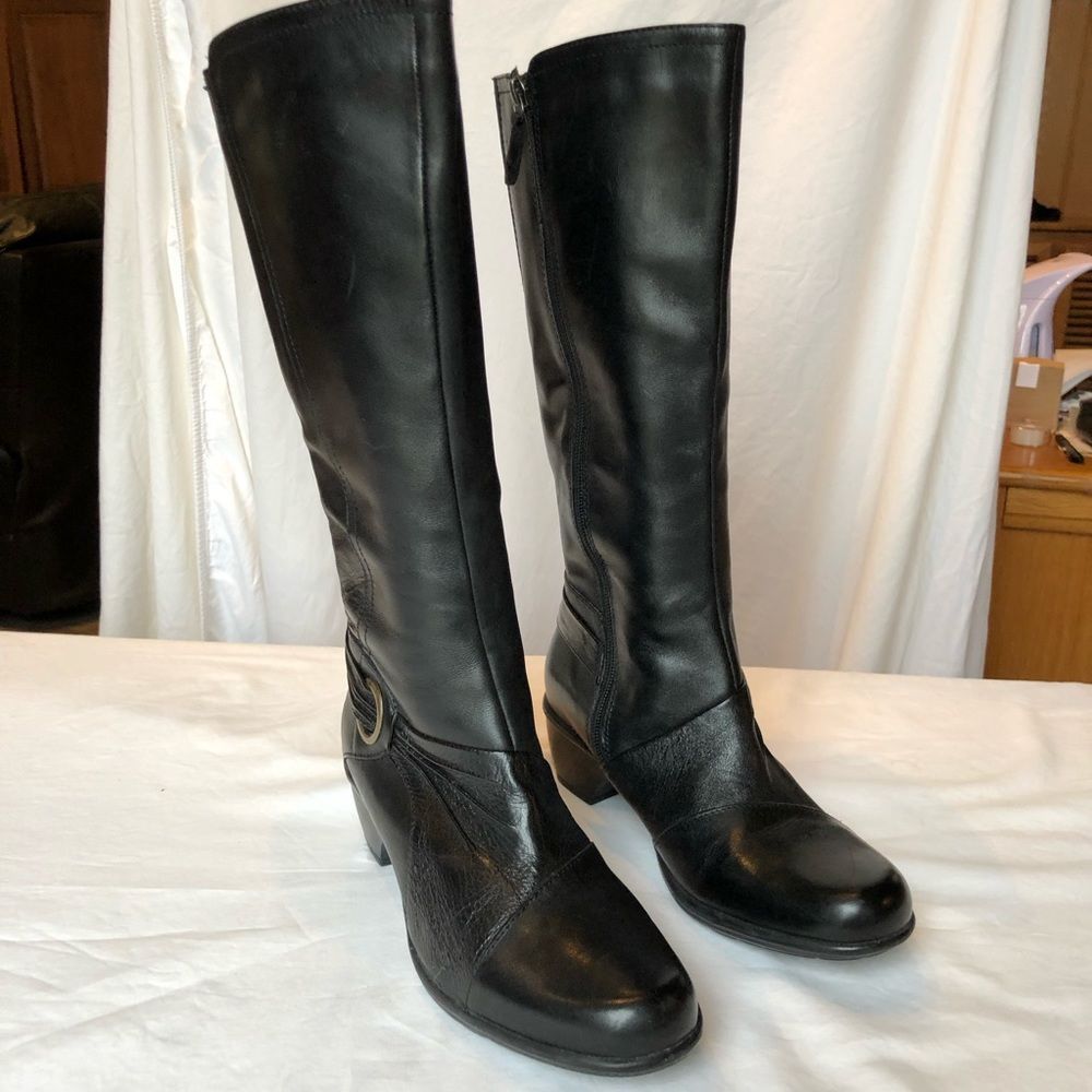 Clarks Bendables Leather Knee Boots Black 8 1/2M. Very light wear on heels.